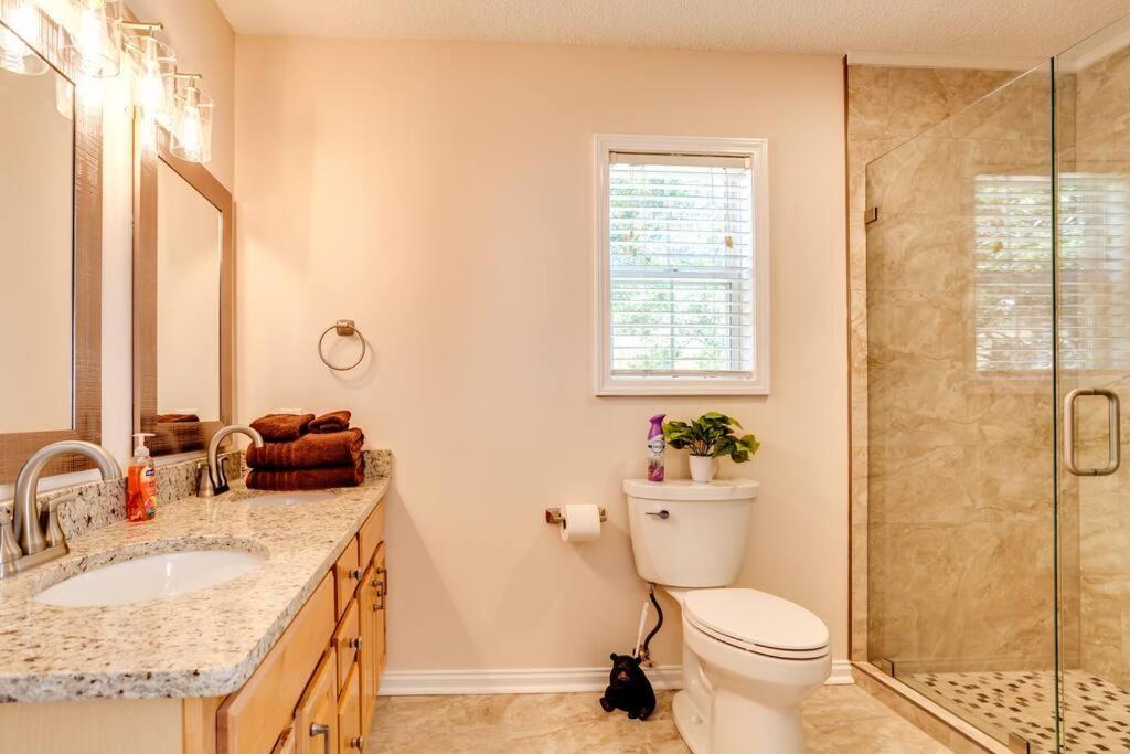 Bears Valley Inn - Great Location! - Peaceful, Children And Dog Friendly Retreat - Less Than 15 Min To All Attractions - Private Pool Club & Fishing Hole - Game Room With Tv Sevierville Εξωτερικό φωτογραφία