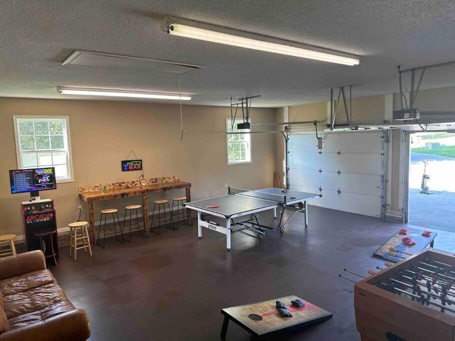 Bears Valley Inn - Great Location! - Peaceful, Children And Dog Friendly Retreat - Less Than 15 Min To All Attractions - Private Pool Club & Fishing Hole - Game Room With Tv Sevierville Εξωτερικό φωτογραφία