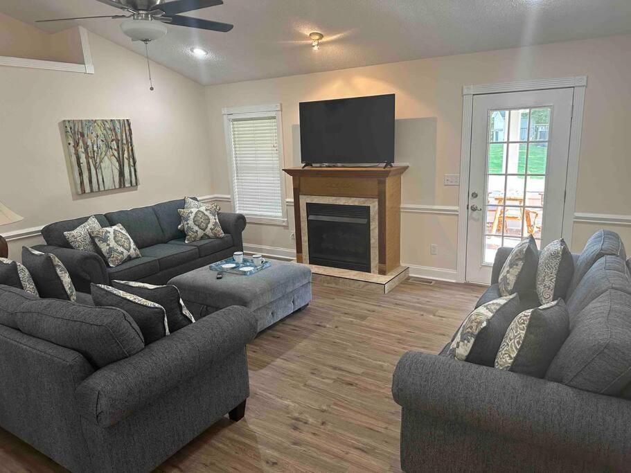Bears Valley Inn - Great Location! - Peaceful, Children And Dog Friendly Retreat - Less Than 15 Min To All Attractions - Private Pool Club & Fishing Hole - Game Room With Tv Sevierville Εξωτερικό φωτογραφία