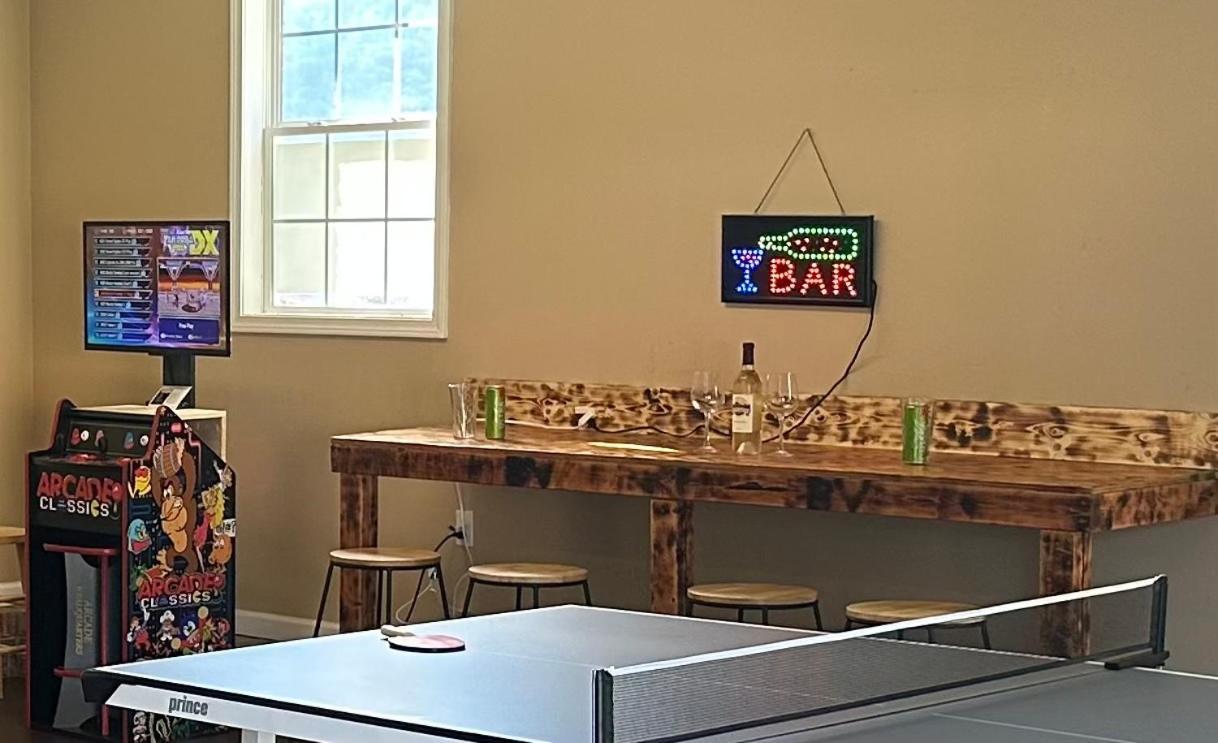 Bears Valley Inn - Great Location! - Peaceful, Children And Dog Friendly Retreat - Less Than 15 Min To All Attractions - Private Pool Club & Fishing Hole - Game Room With Tv Sevierville Εξωτερικό φωτογραφία