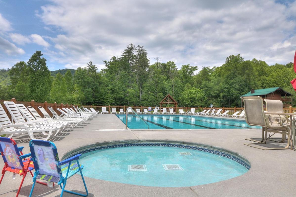 Bears Valley Inn - Great Location! - Peaceful, Children And Dog Friendly Retreat - Less Than 15 Min To All Attractions - Private Pool Club & Fishing Hole - Game Room With Tv Sevierville Εξωτερικό φωτογραφία