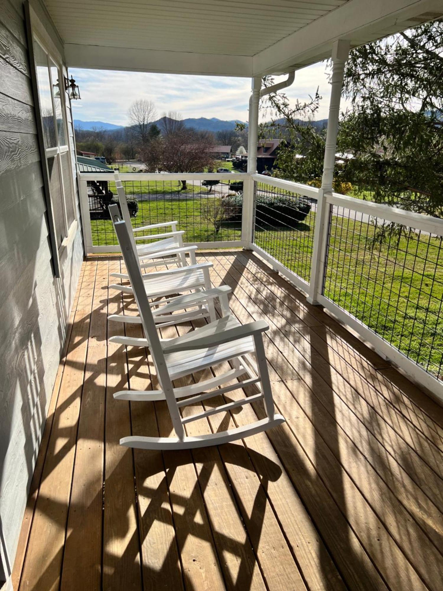 Bears Valley Inn - Great Location! - Peaceful, Children And Dog Friendly Retreat - Less Than 15 Min To All Attractions - Private Pool Club & Fishing Hole - Game Room With Tv Sevierville Εξωτερικό φωτογραφία